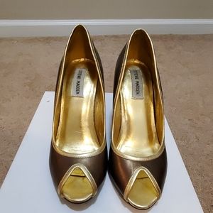 Bronze pumps